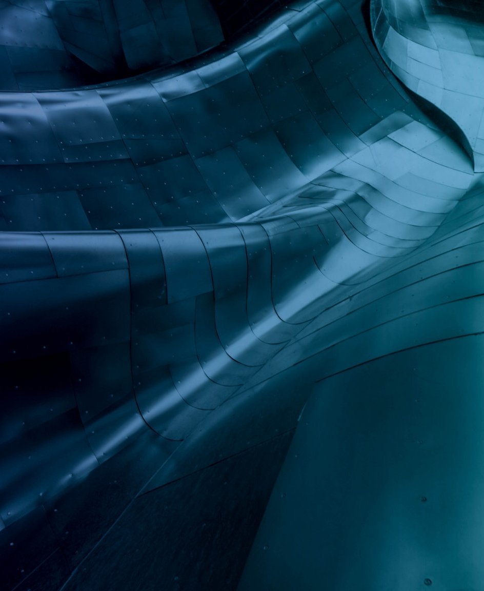 Dies ist ein blau eingefärbtes Bild von Architektur.