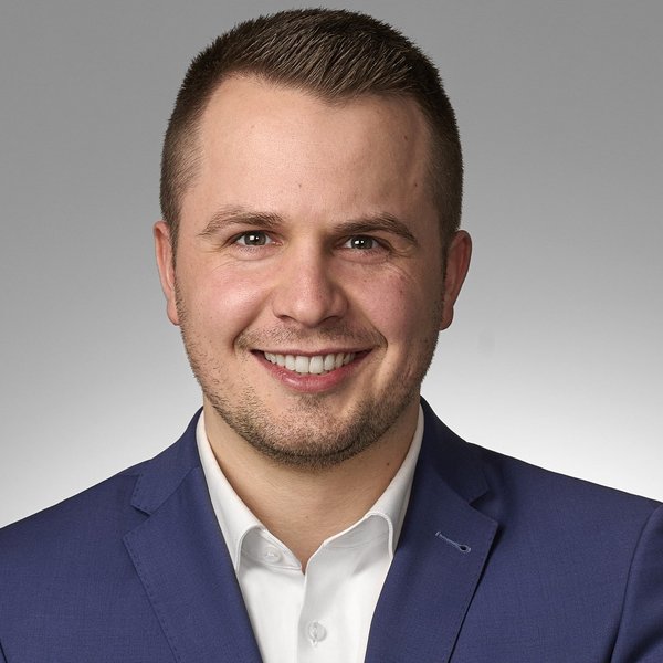 Dies ist ein Portrait von Benedikt Hildenbrand.