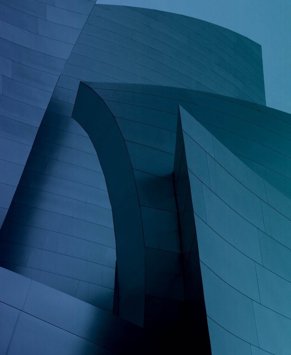 Dies ist ein blau eingefärbtes Bild von Architektur.